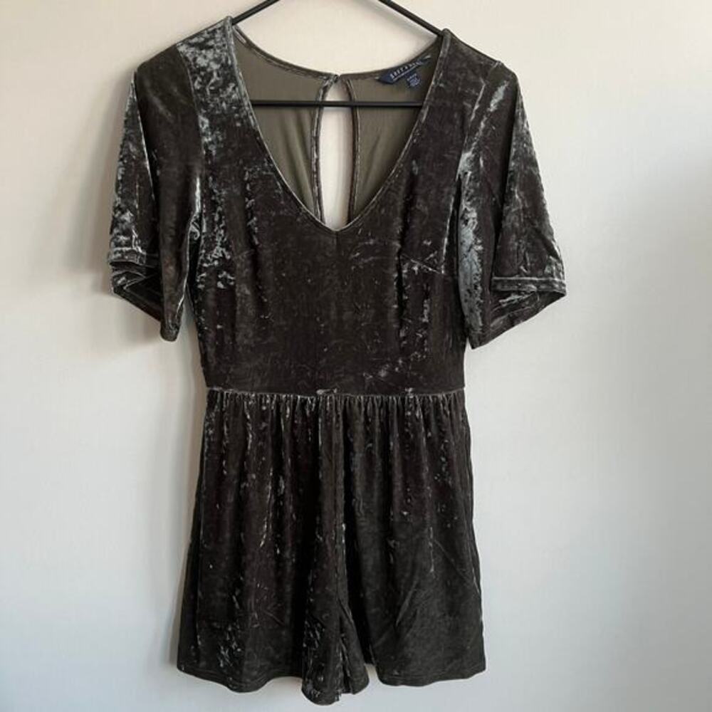 American Eagle Crushed Velvet Look Romper Short Sleeve V-Neck Lounge Green‎ S